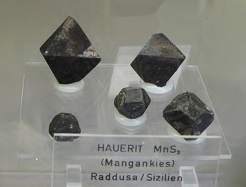 hauerite